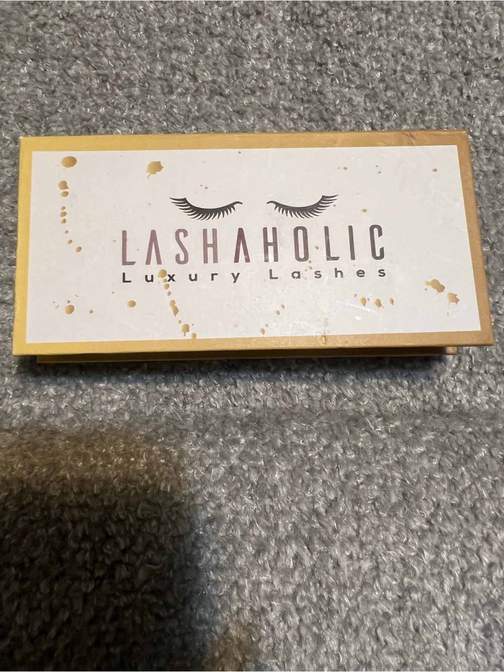 Lashaholic Luxury Lashes